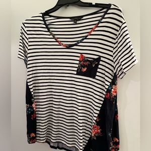 2x short sleeve top navy blue and white stripes / flowers all on back